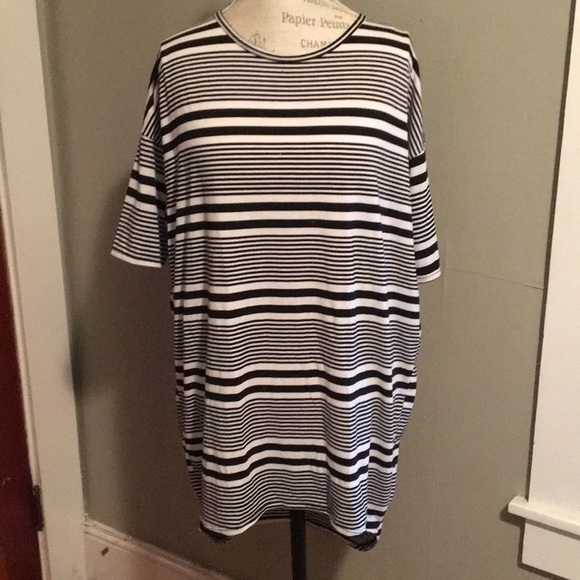 Set of 2 Extra Small Irma’s by Lularoe - Picture 7 of 8